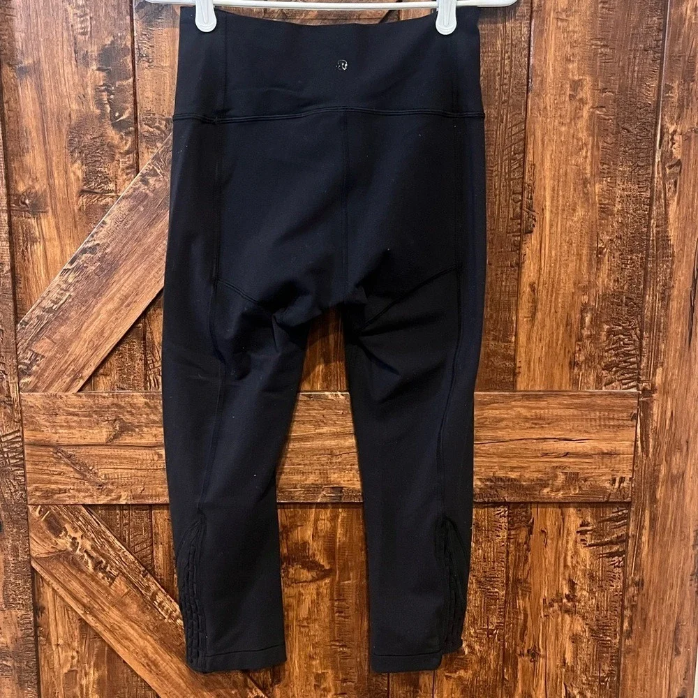 Lululemon Black Cropped Athletic Leggings Lattice Detail Women Size‎ M